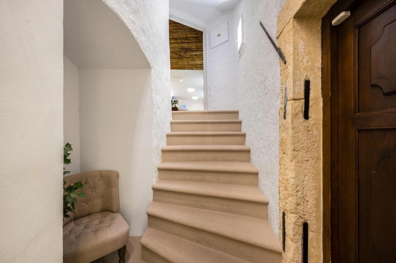 Apartment New Design & High Standard From 16th Century In Old Town-free Parking Bratislava