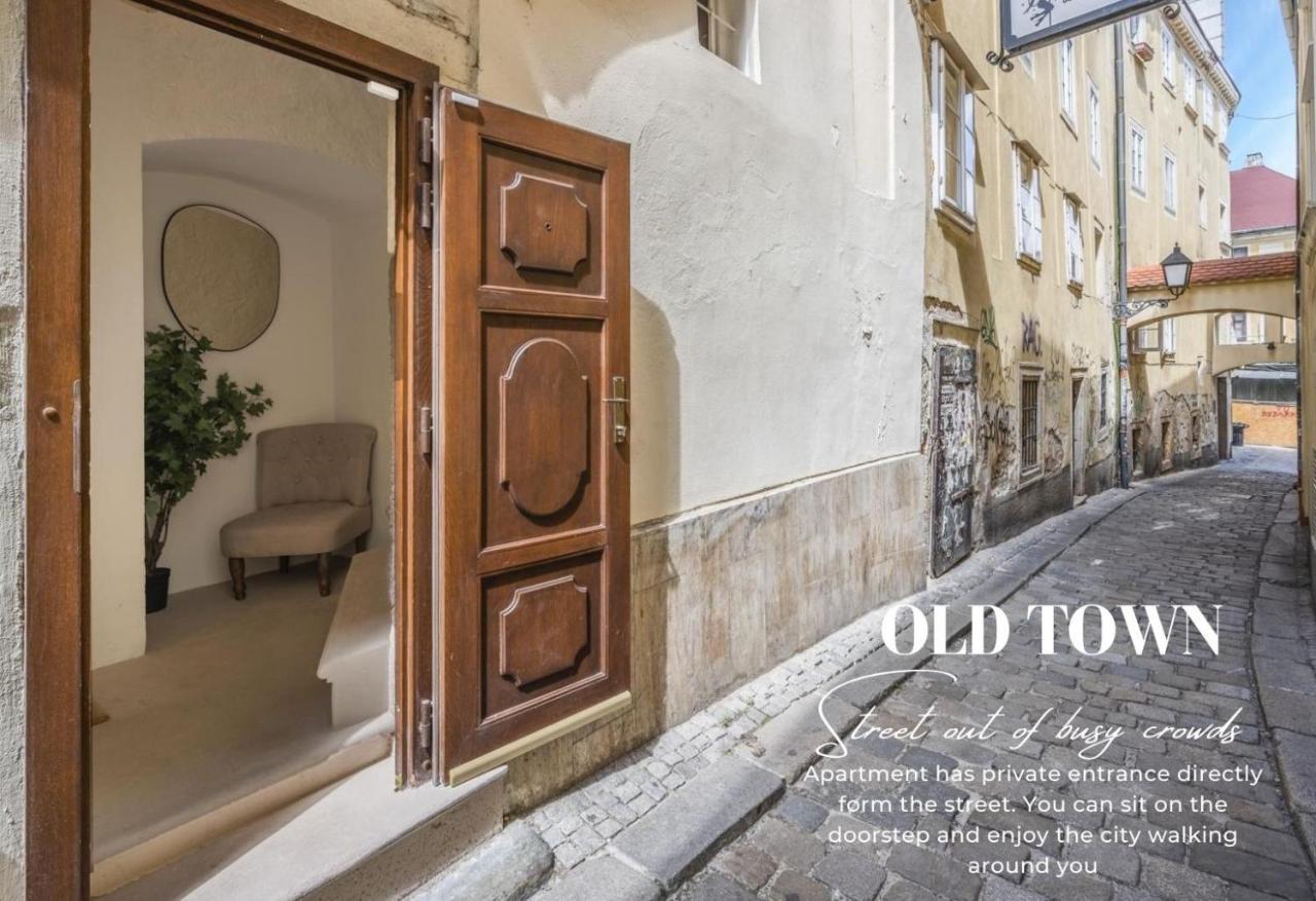 New Design & High Standard From 16th Century In Old Town-free Parking Apartment