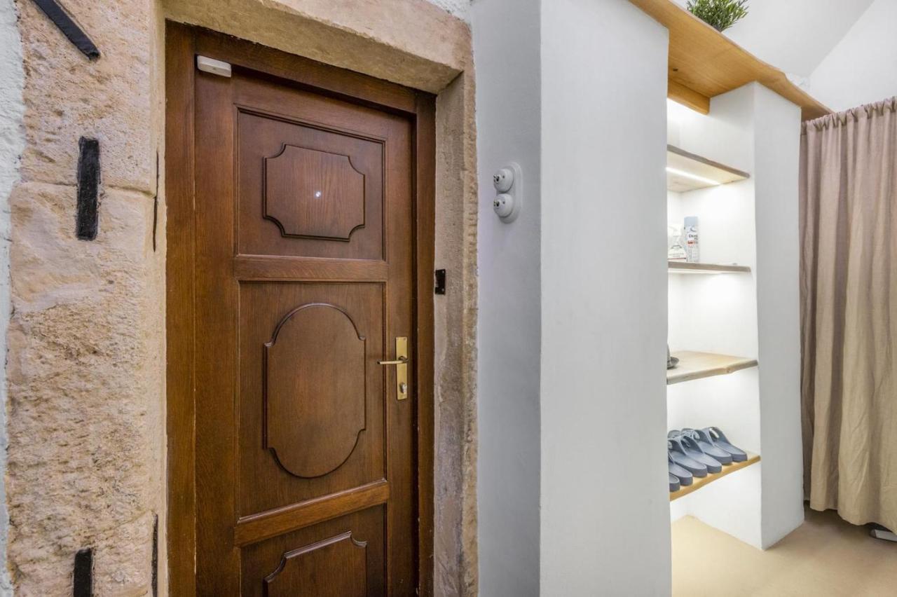 New Design & High Standard From 16th Century In Old Town-free Parking