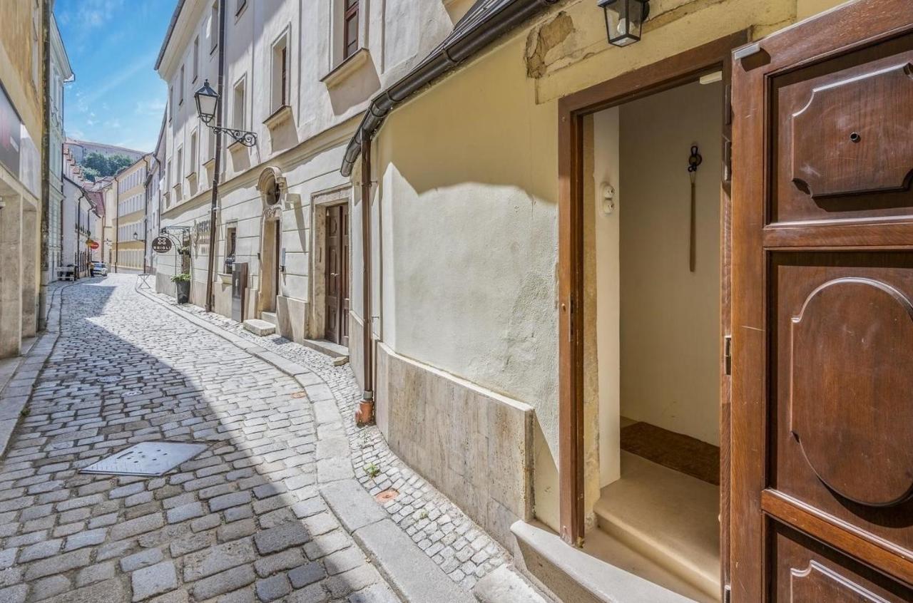 Apartment New Design & High Standard From 16th Century In Old Town-free Parking