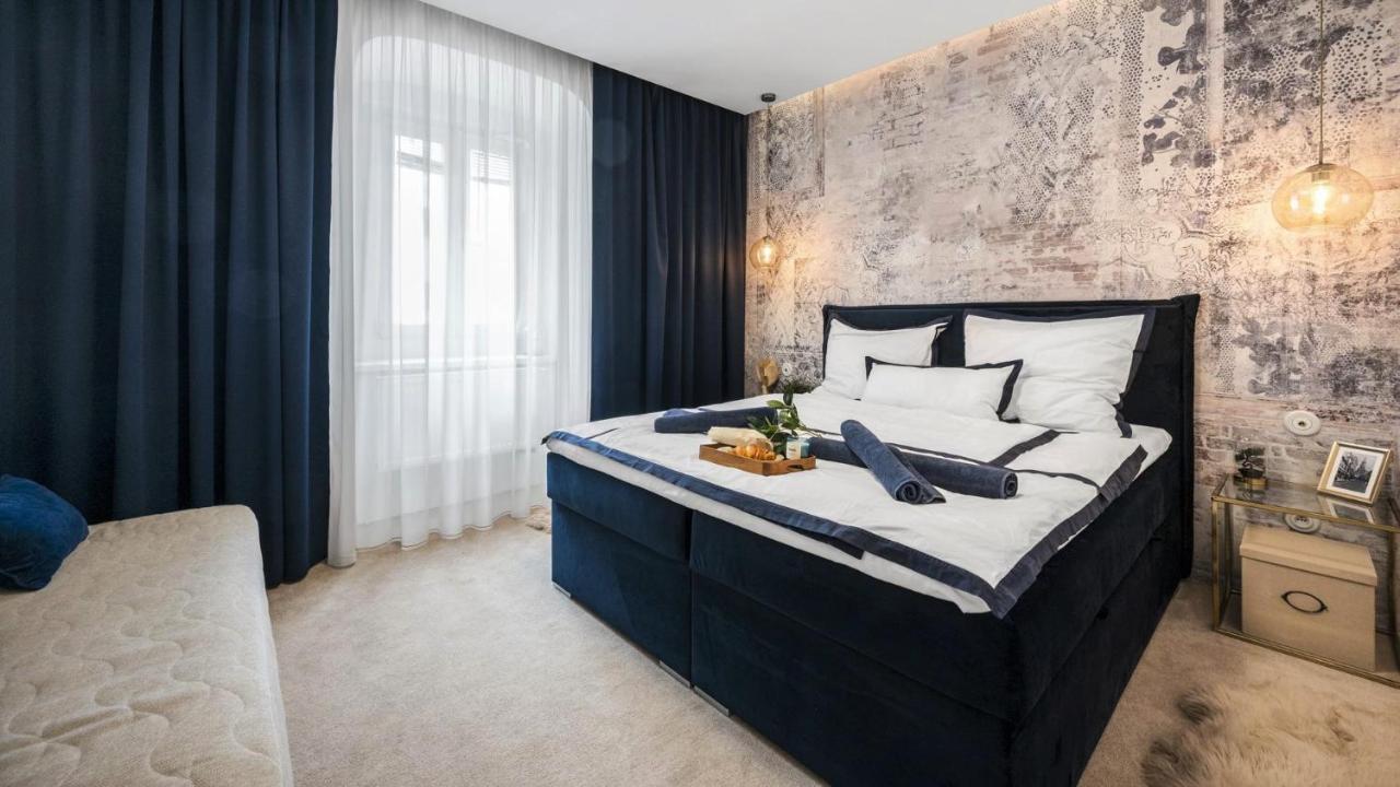 New Design & High Standard From 16th Century In Old Town-free Parking Apartment Bratislava