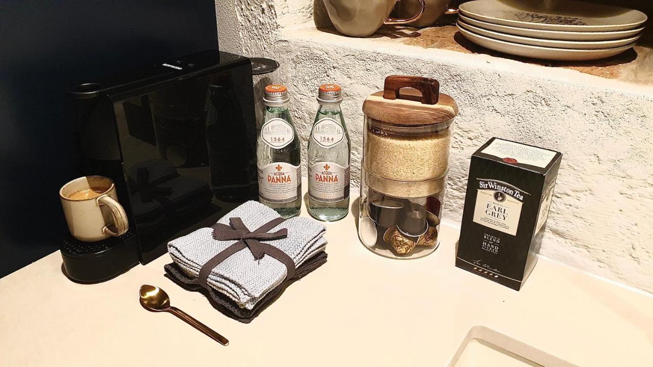 Apartment New Design & High Standard From 16th Century In Old Town-free Parking Bratislava