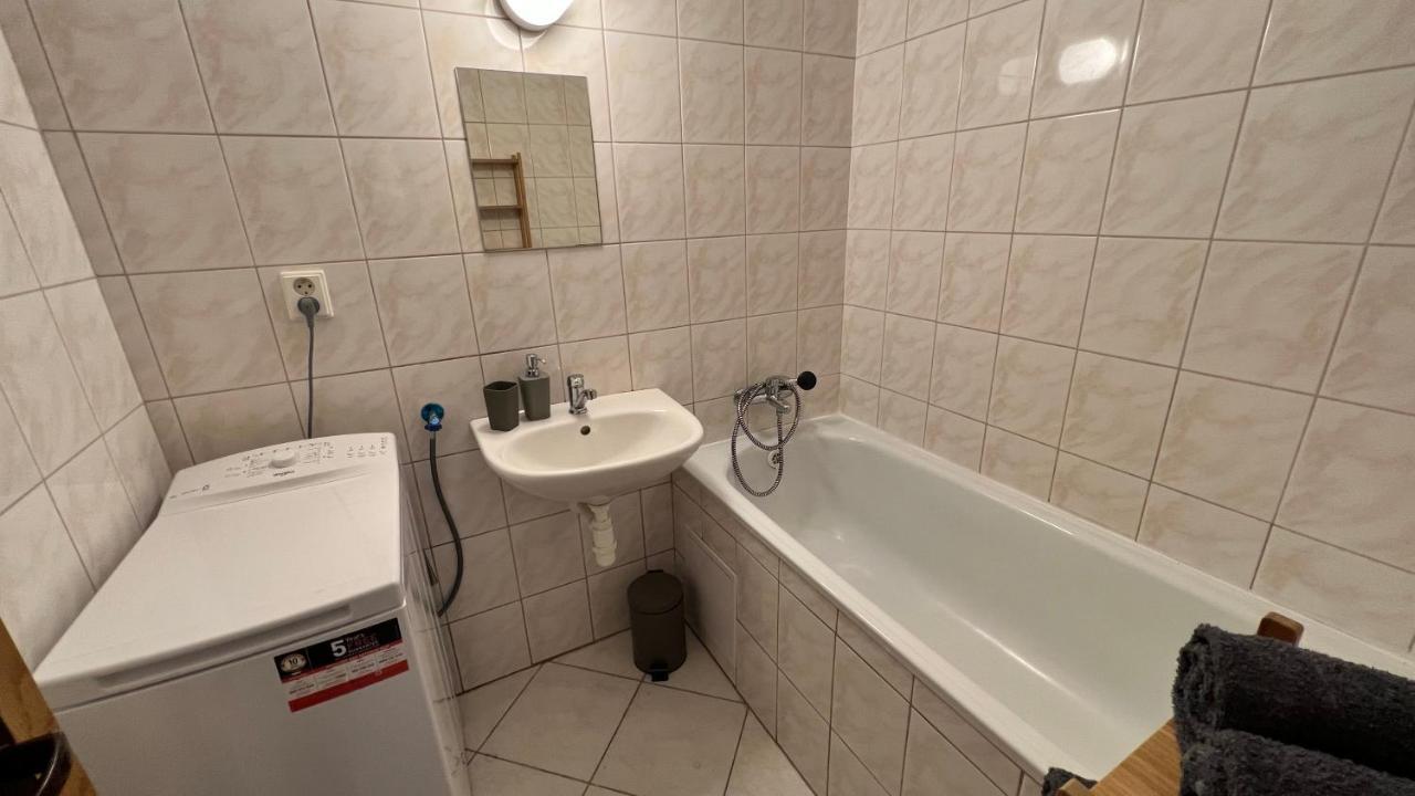 Apartment 1 With Balcony, Dolezalova Street *