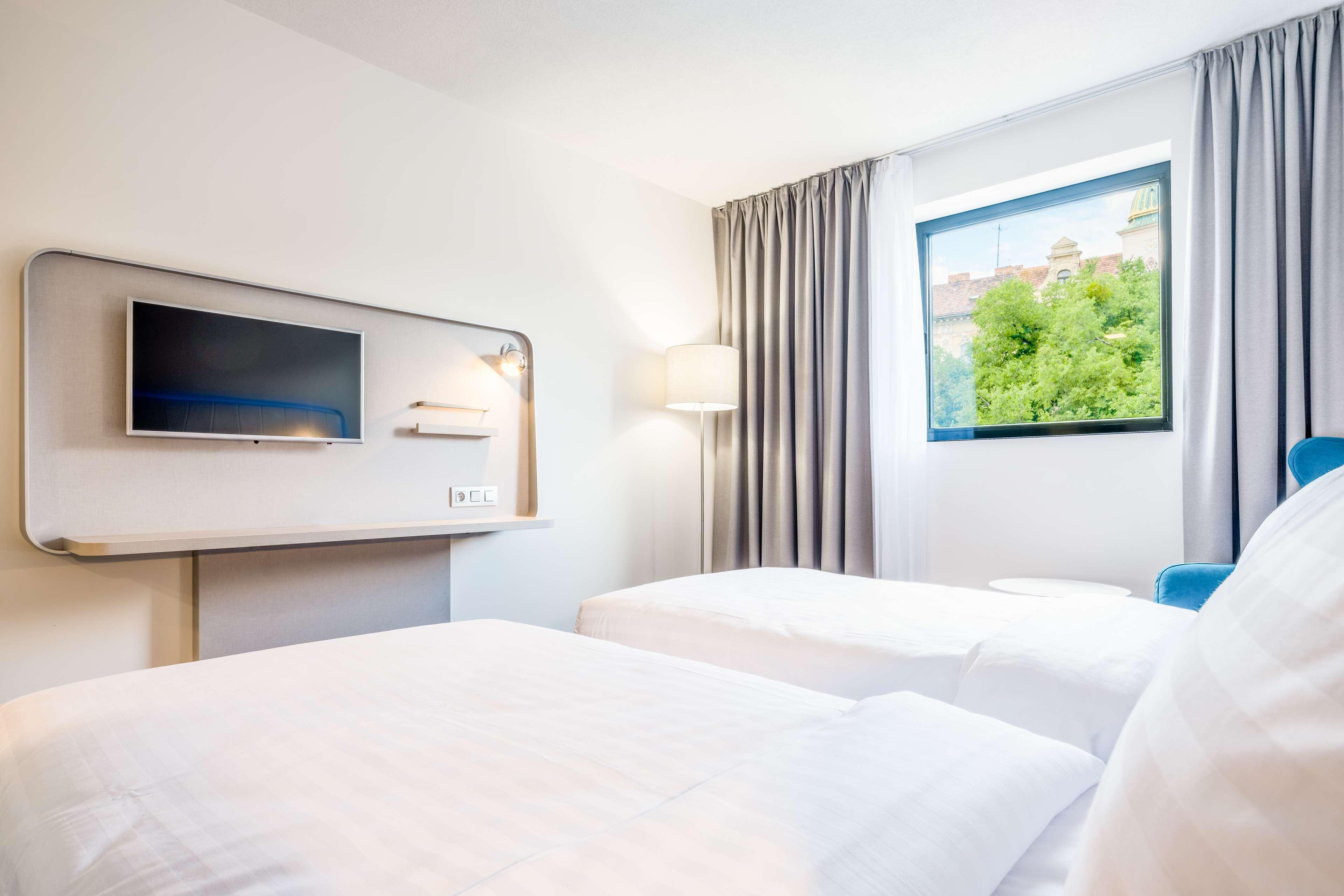 Hotel Park By Radisson Danube 4*