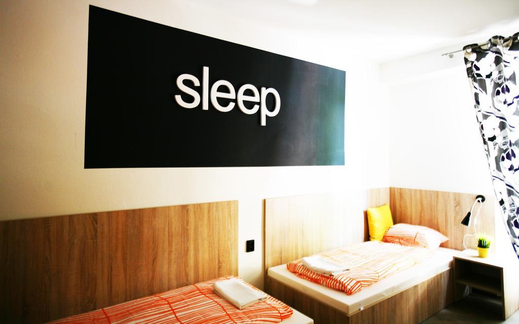 By Freddie Hostel