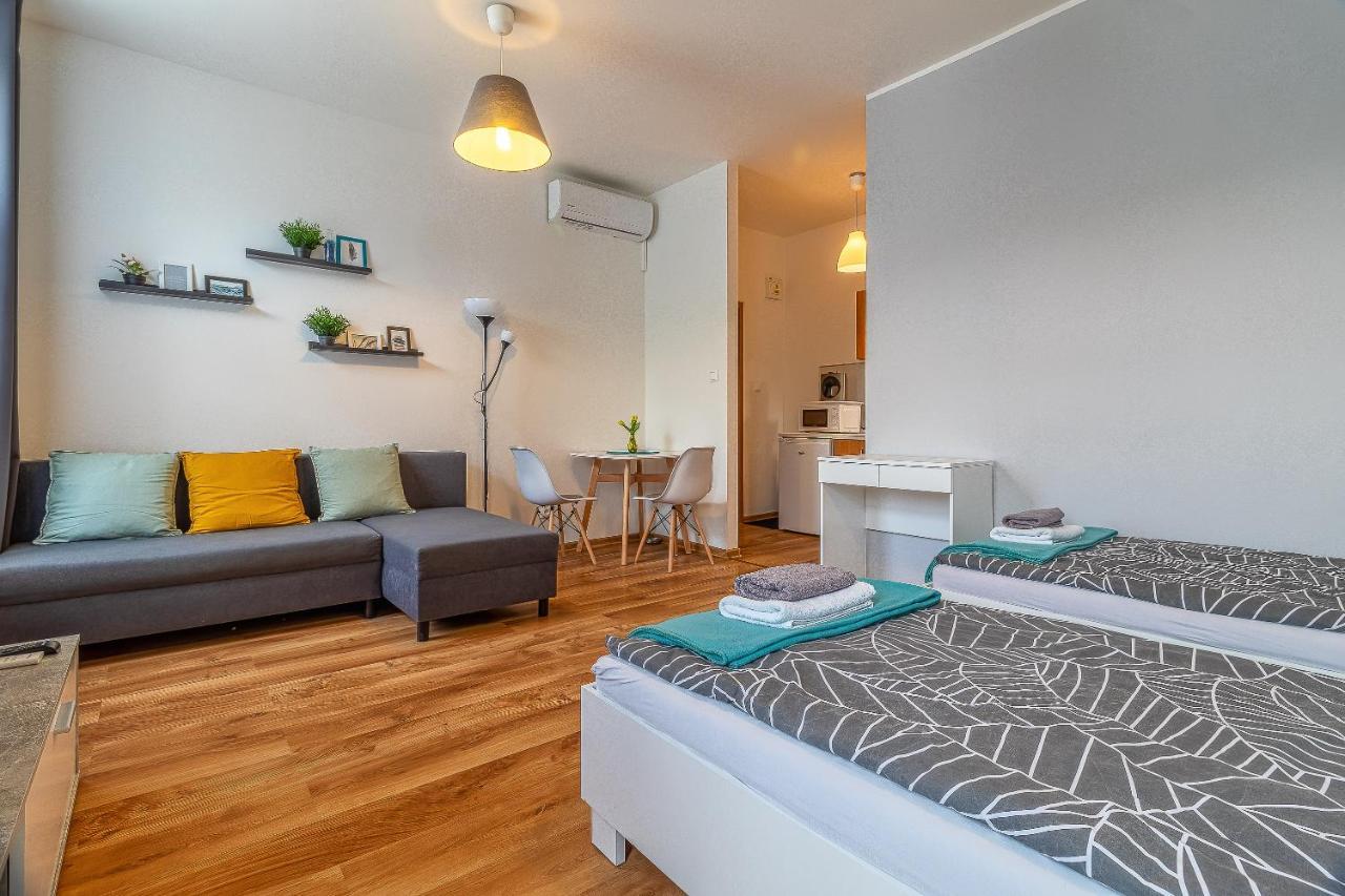 Jonas - Great Location Near Center Apartment