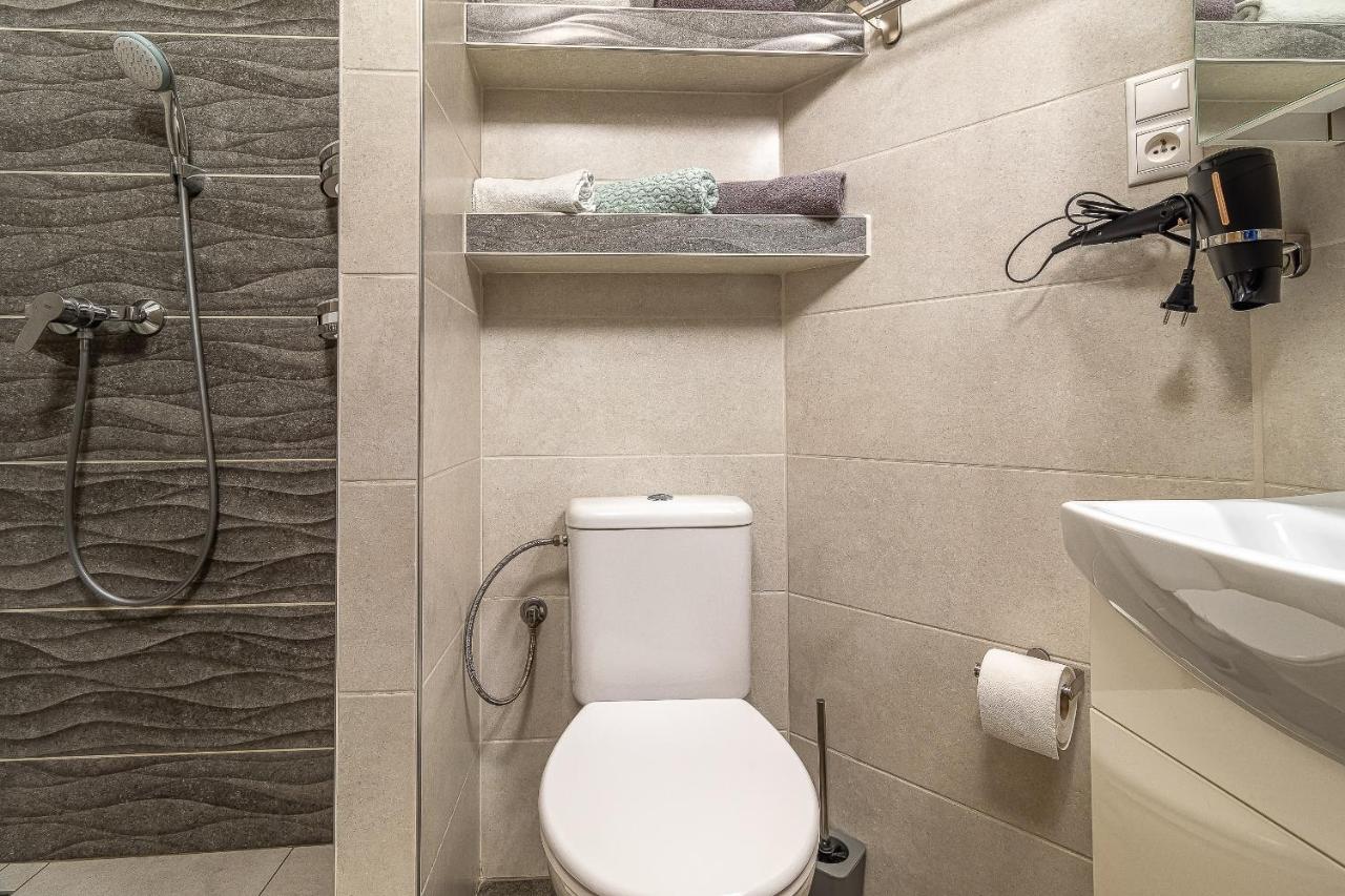 Jonas - Great Location Near Center Apartment