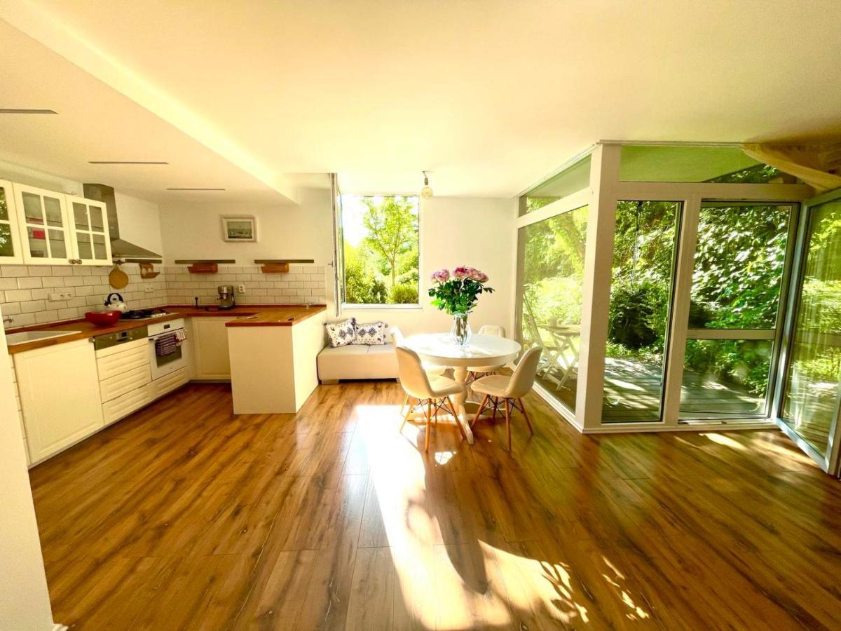 70m2 Romantic Living In The Old Town With Garden Apartmán *