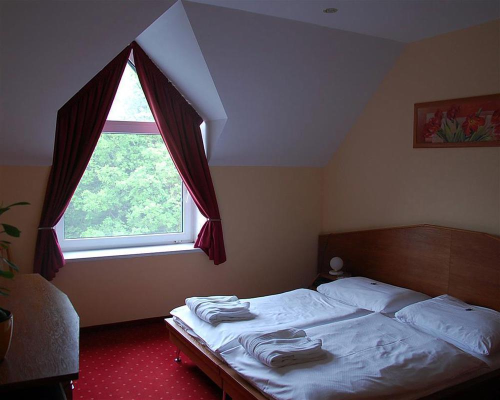 Hotel West 3*