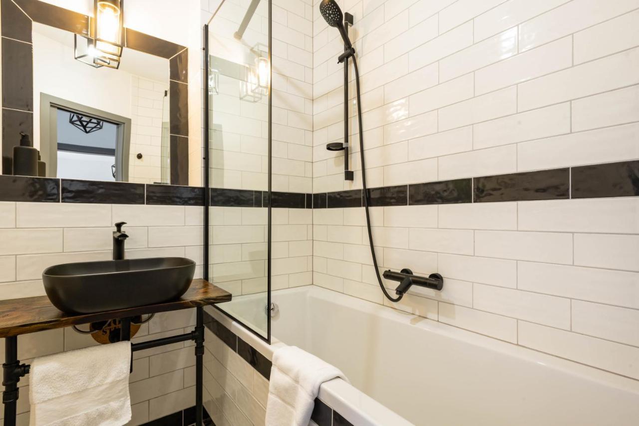 Highnest Apartment