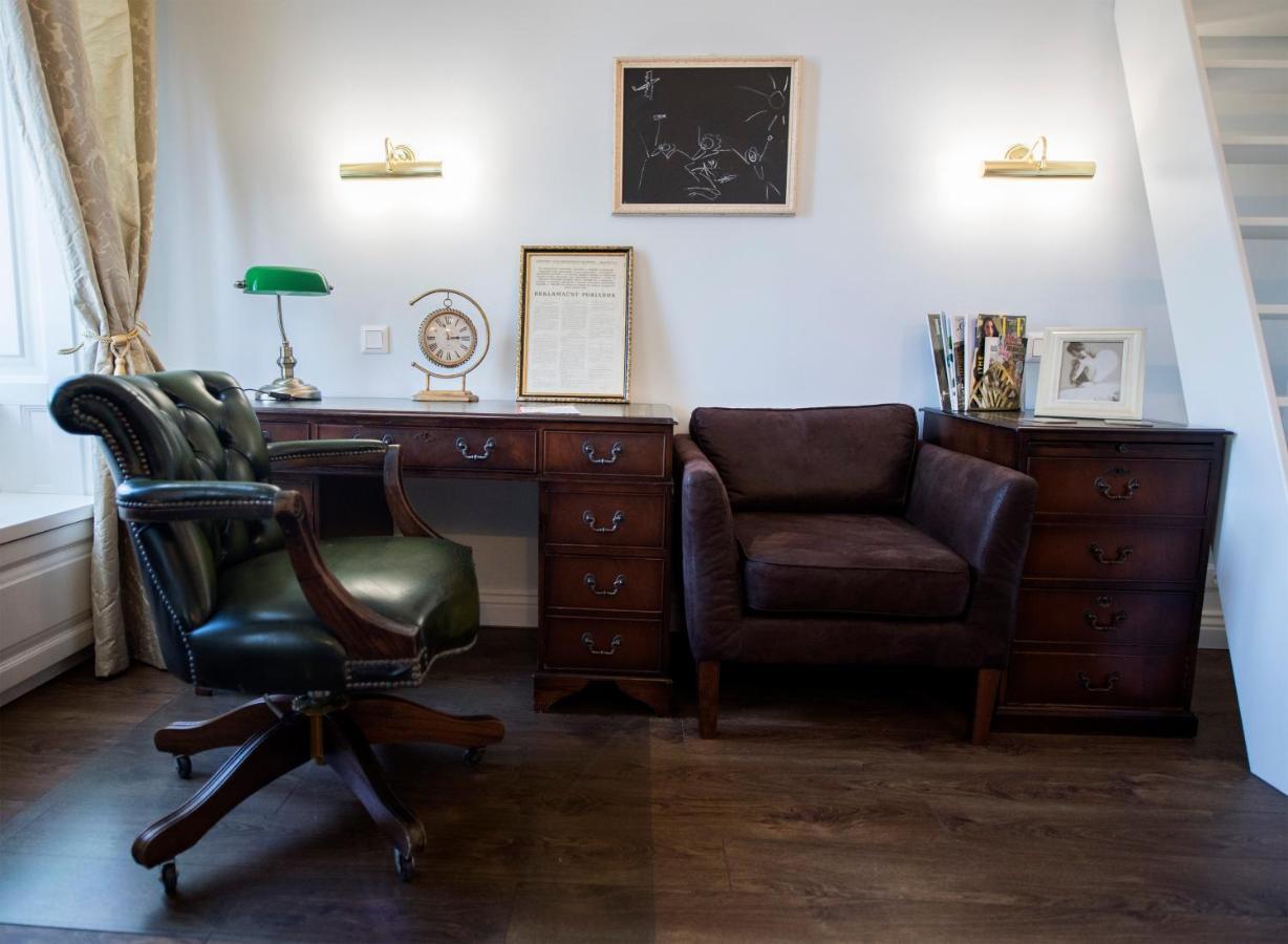 Luxury Designer Period In Old Town By The Presidential Palace Apartment Bratislava