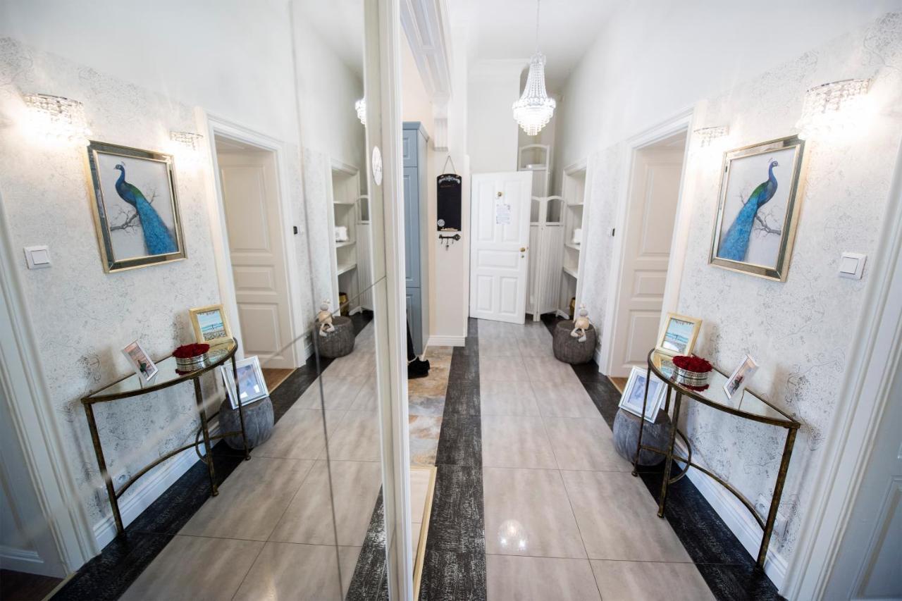 Luxury Designer Period In Old Town By The Presidential Palace Apartment