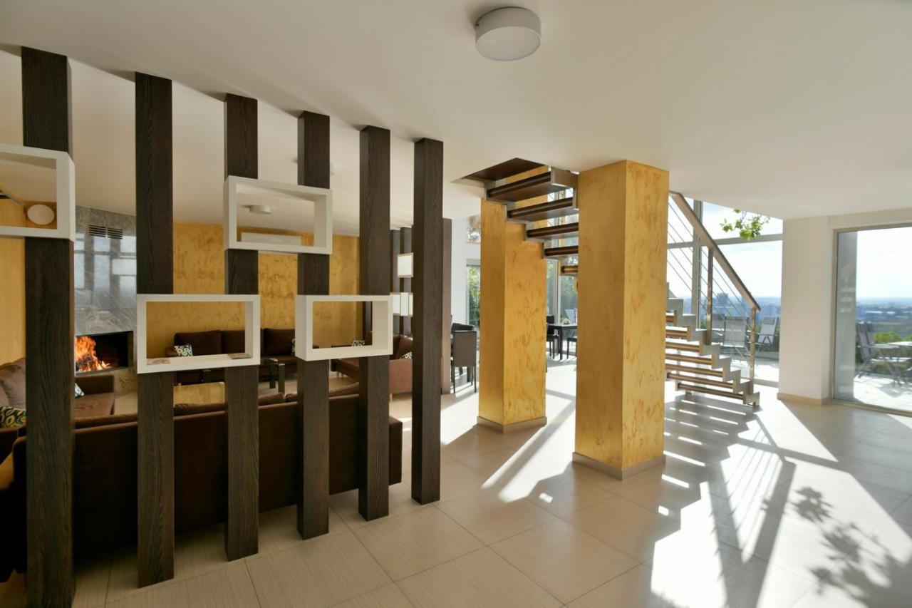 River View 3*