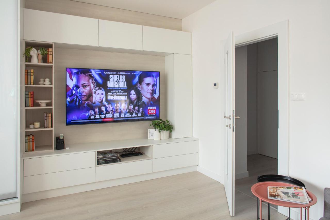 Light By Zoom Apartment