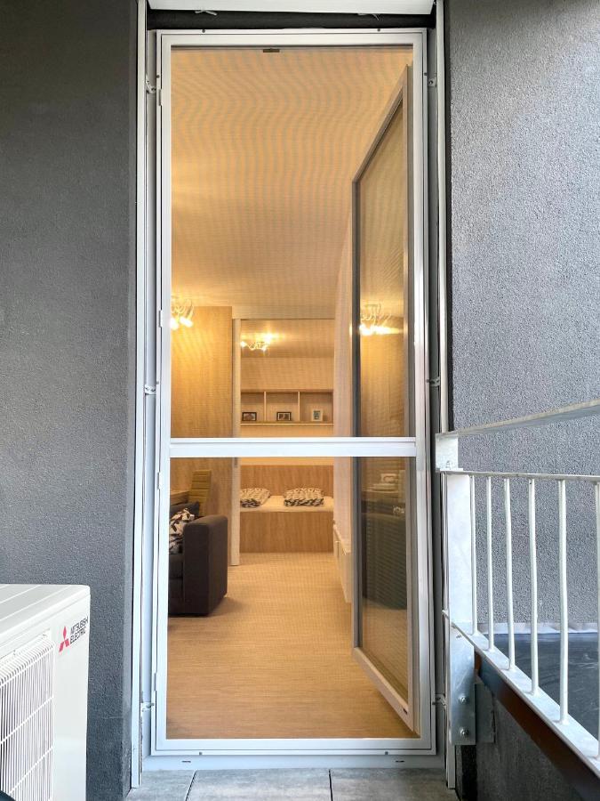 Explore Apartment *