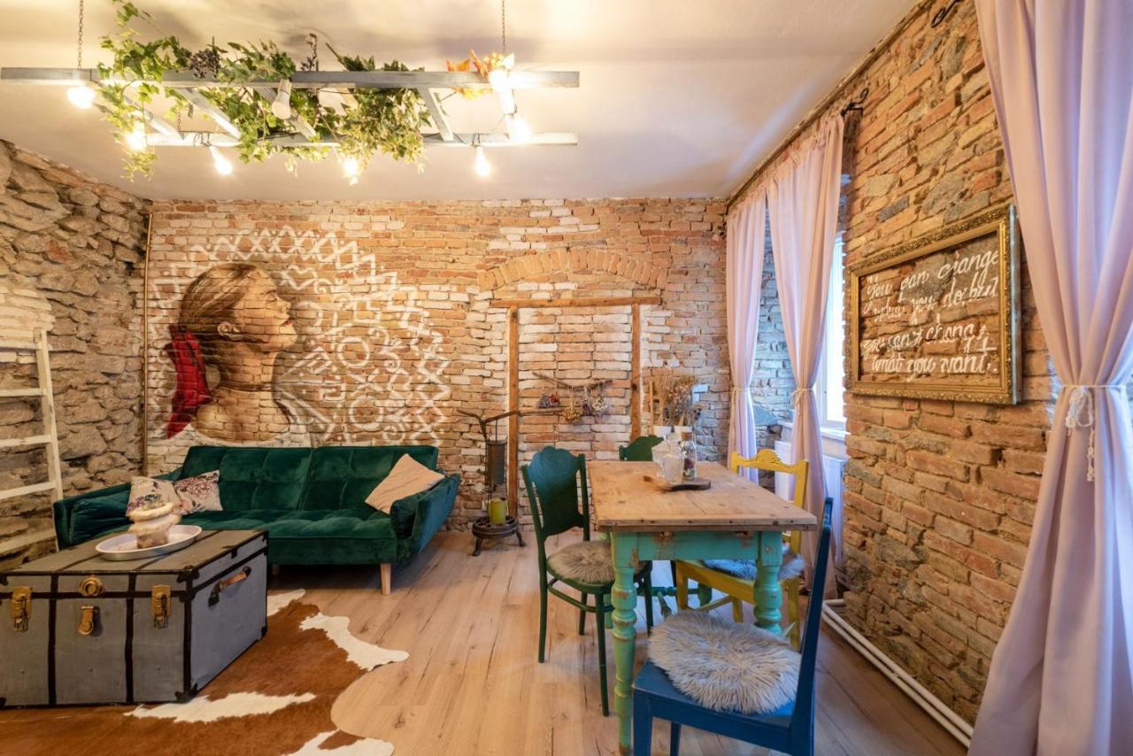 Apartment At The Folklore