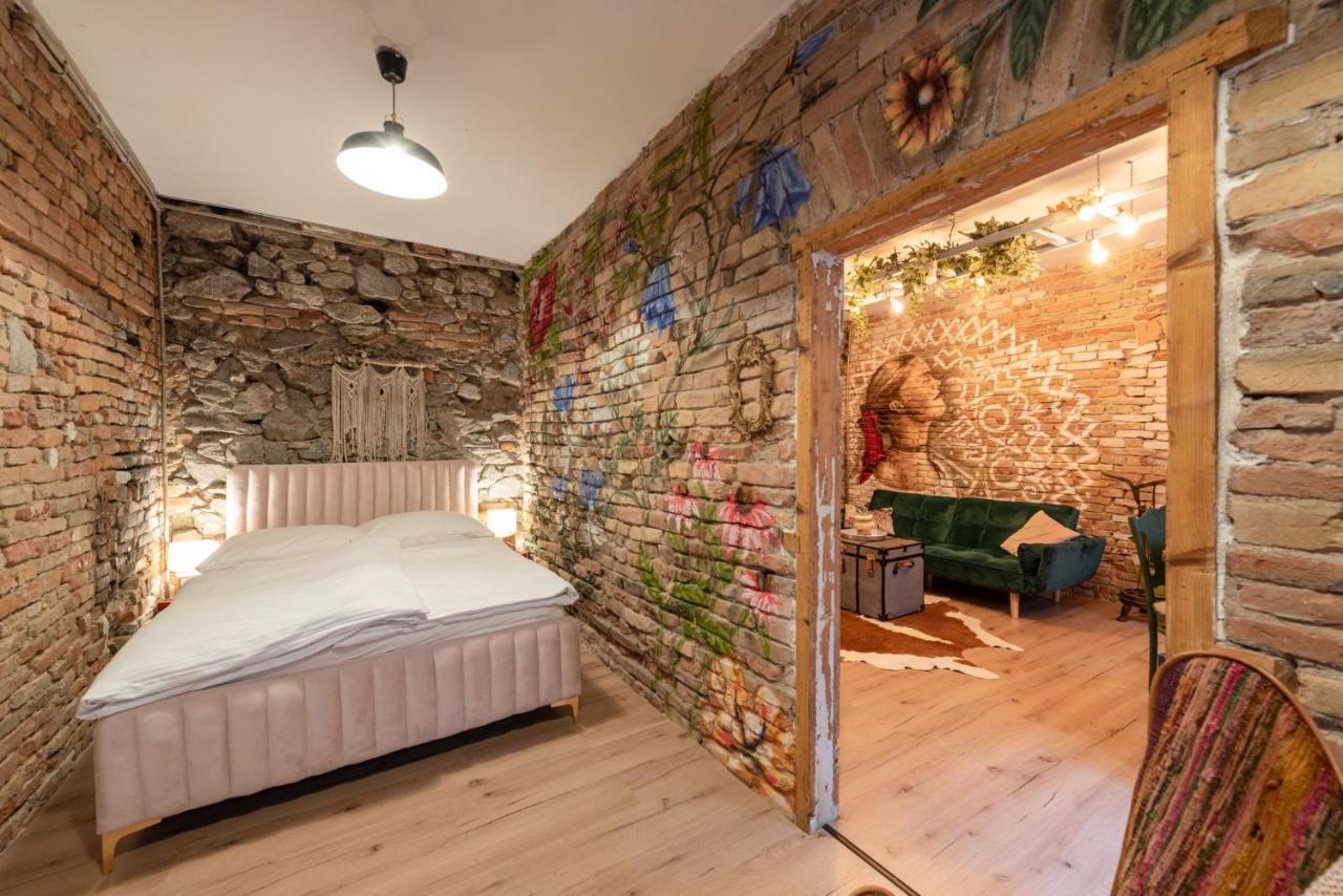Apartment At The Folklore *