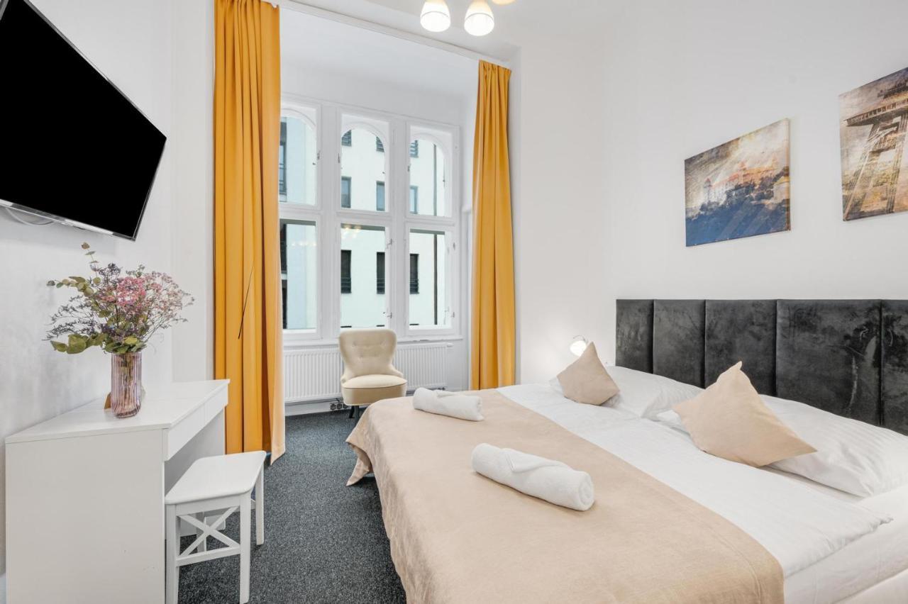 Downtown 3*