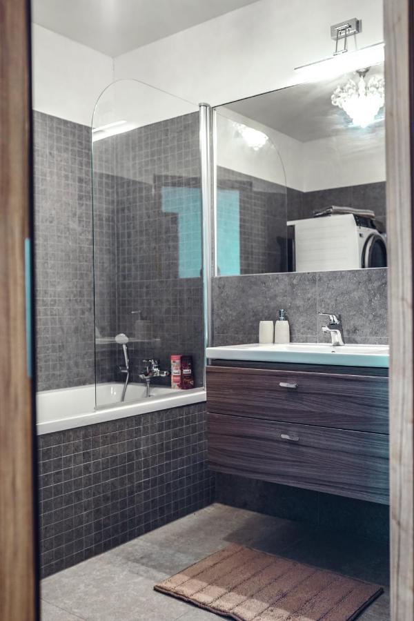 Apartment Voir Apartment *