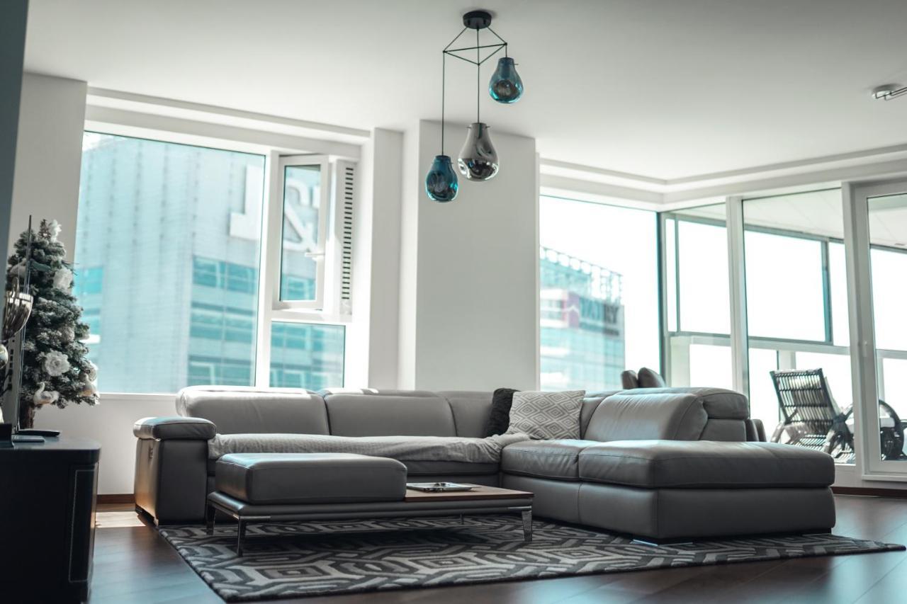 Voir Apartment *