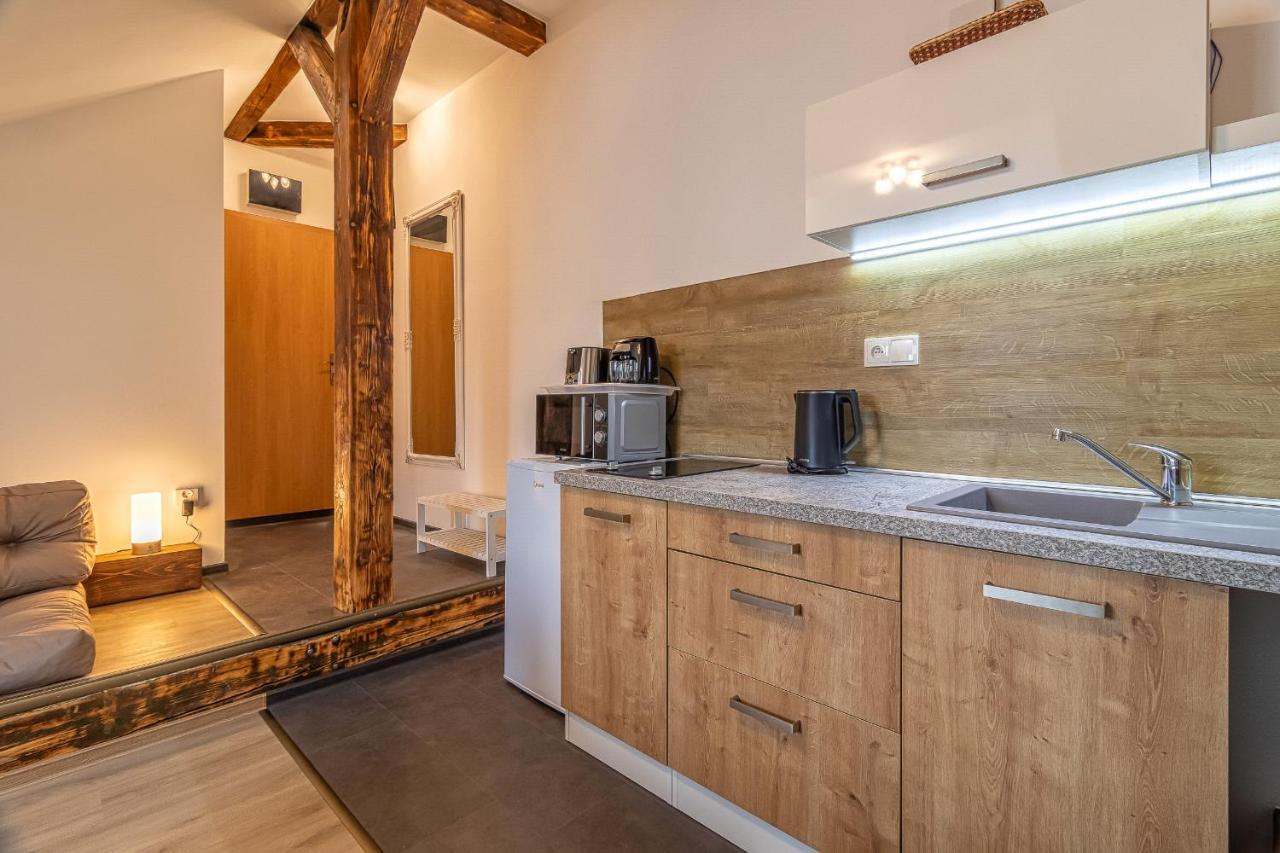 Jonas - Great Location Near Center Apartment *