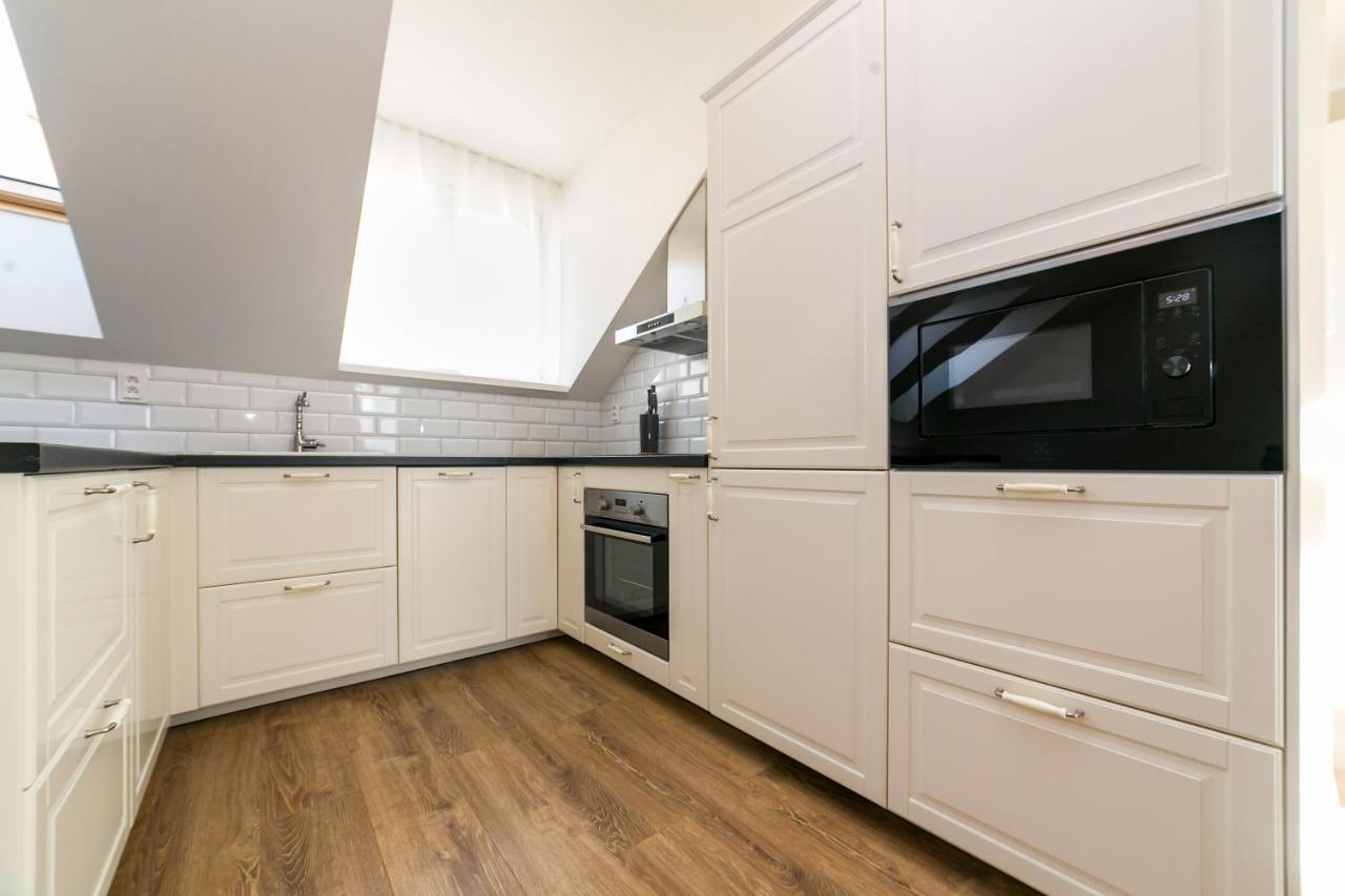 Apartment New 6 - Self Check In, Free Parking *