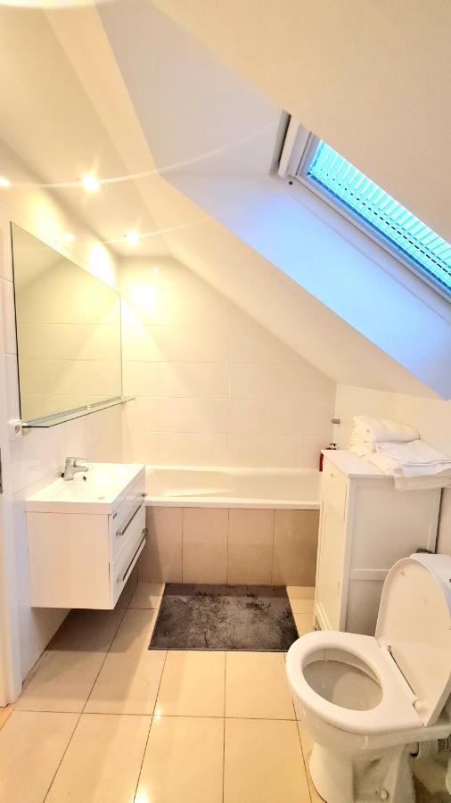 Dovolenkový dom Modern & Cozy House With 3 Bed And Garden Bratislava