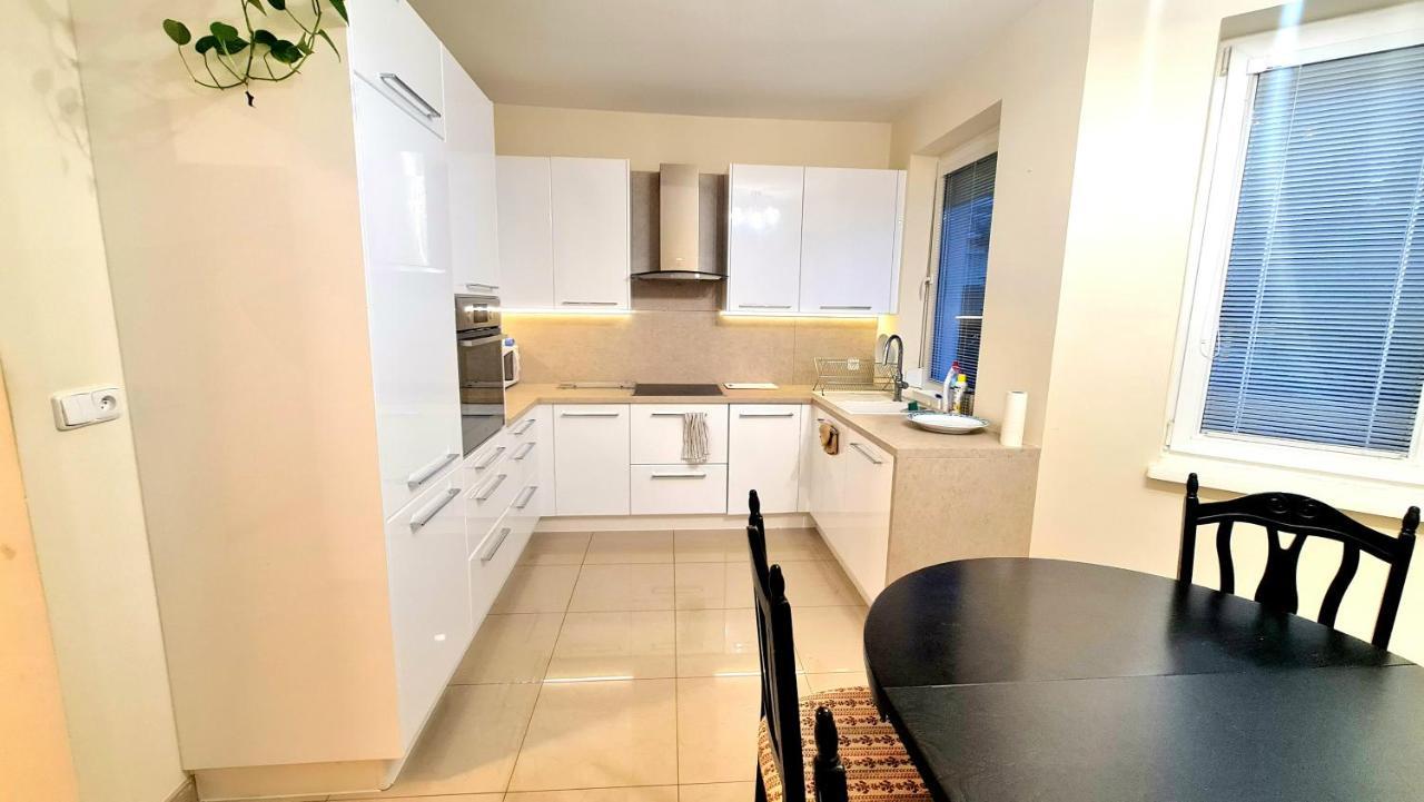 Modern & Cozy House With 3 Bed And Garden *