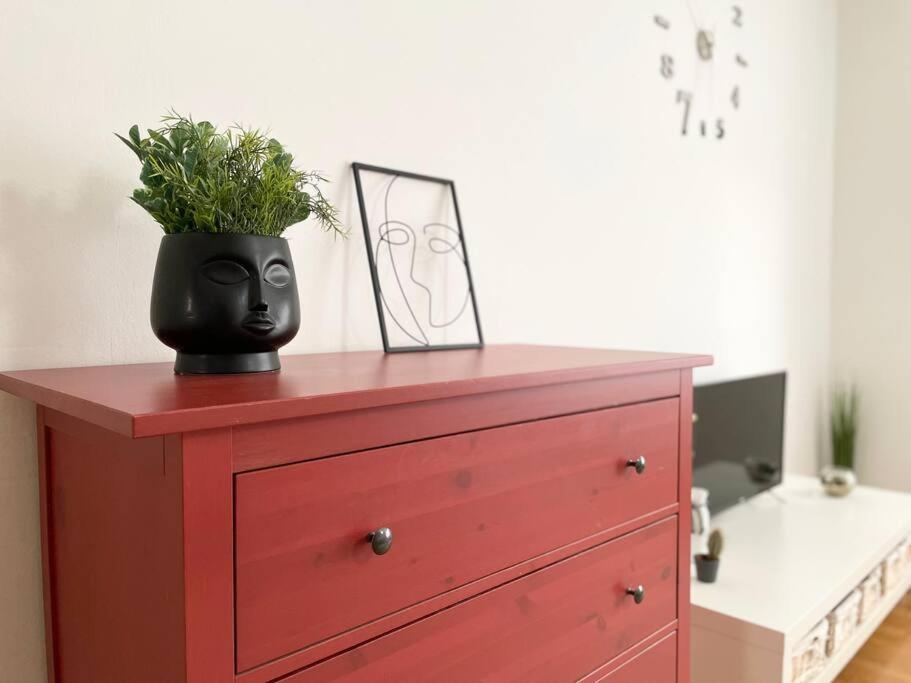 Air Conditioned 1 Bdr Near Train Station *