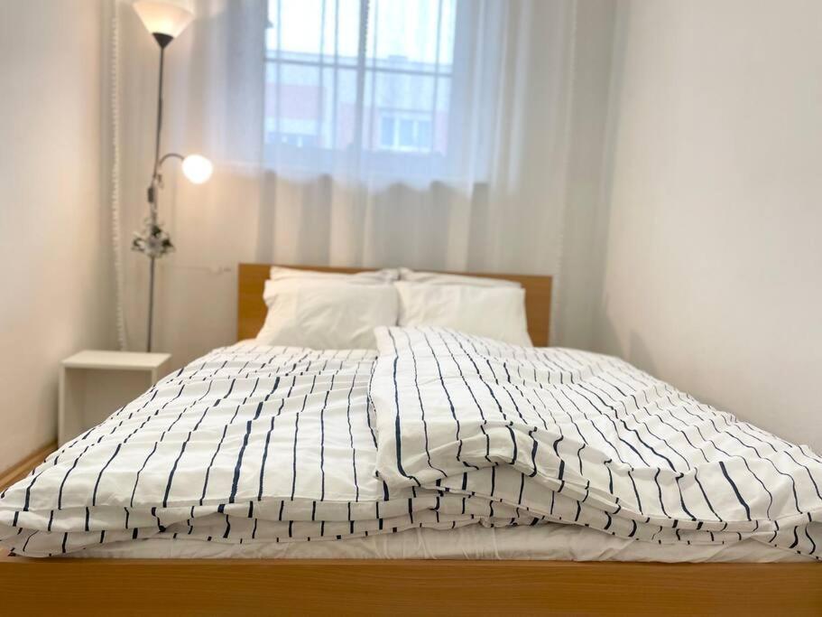 Apartment Air Conditioned 1 Bdr Near Train Station *