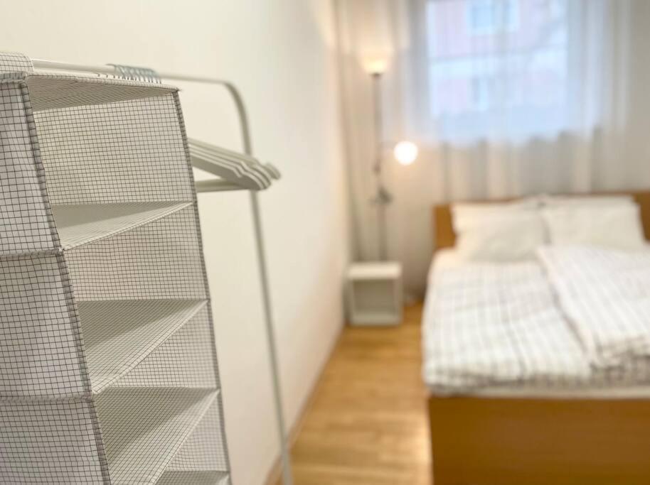 Apartment Air Conditioned 1 Bdr Near Train Station