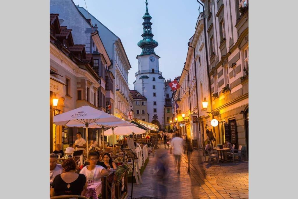 Apartment Vip In Old Town With Free Parking