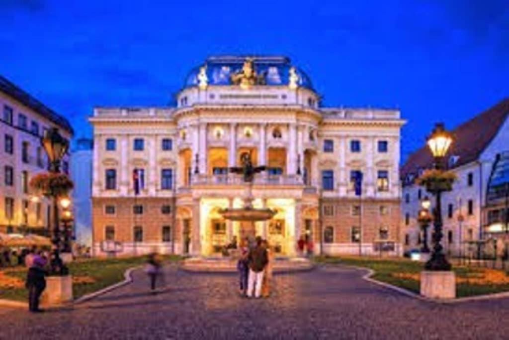 Vip In Old Town With Free Parking Apartment *