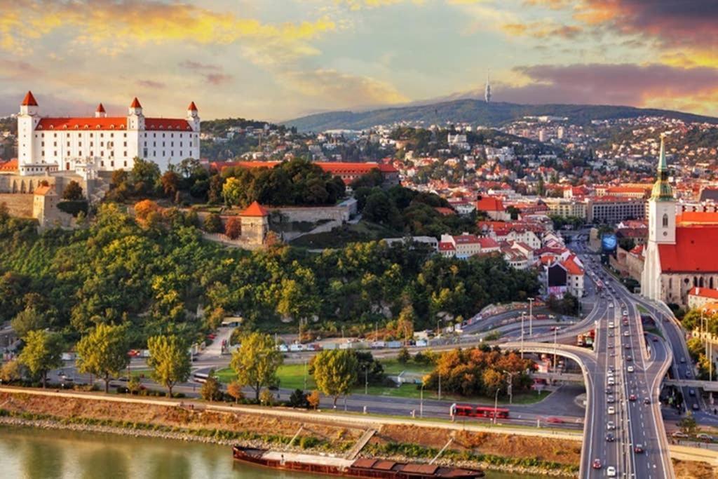 Vip In Old Town With Free Parking Apartment Bratislava