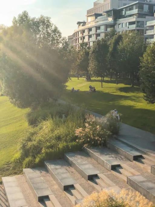 Stylish Getaway In Prime Location - By The Danube And Old Town Apartment