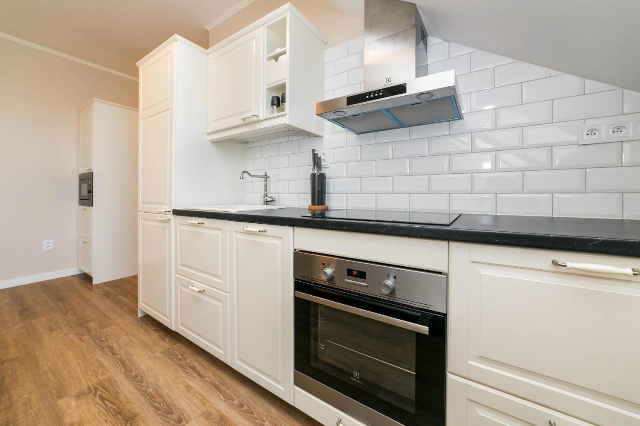 Apartment New 4 - Self Check In, Free Parking *