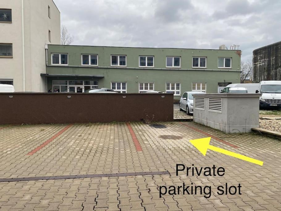 Self Check In With Parking Included Apartment Bratislava