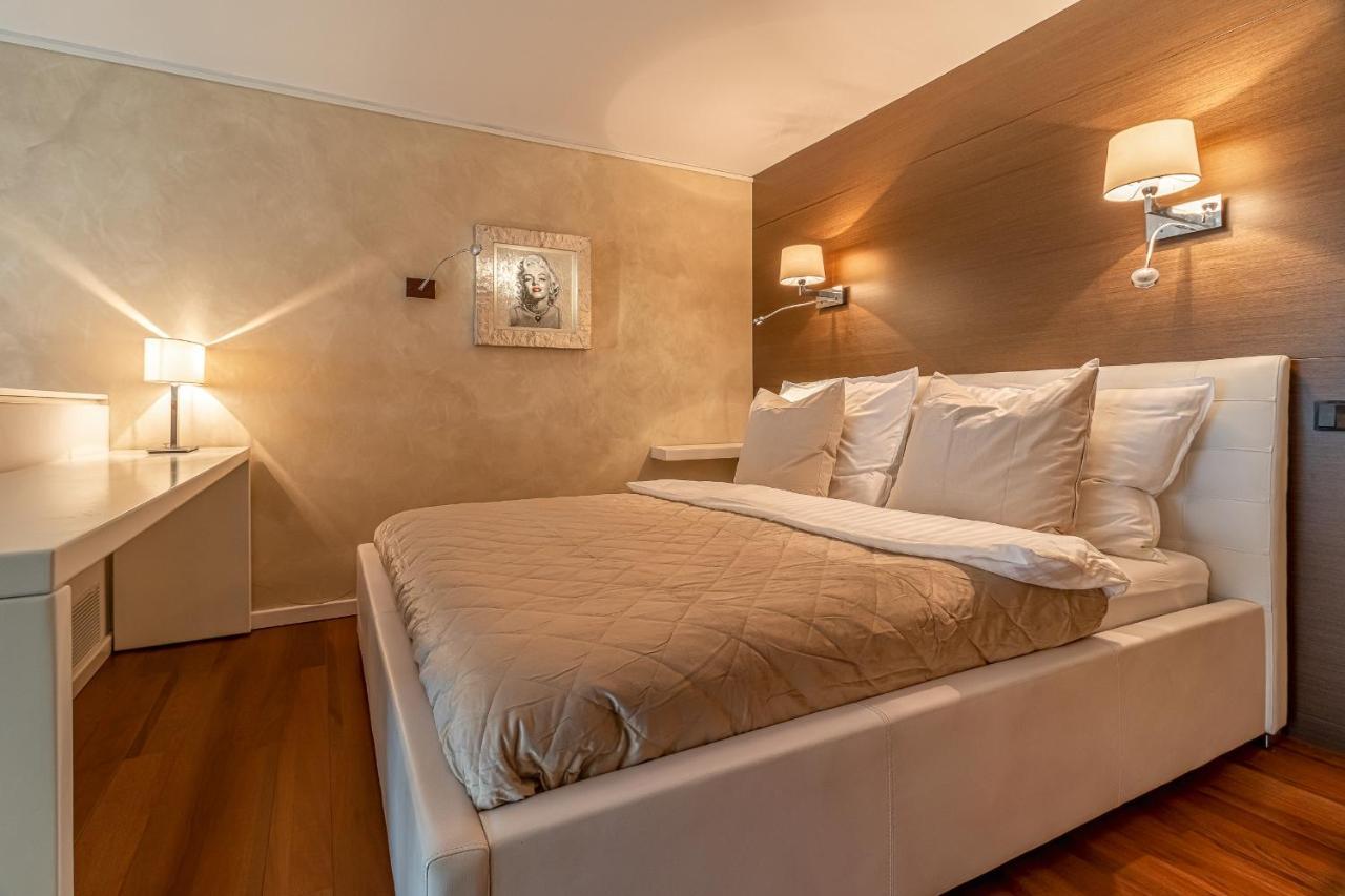 Luxury With Danube River View Apartment
