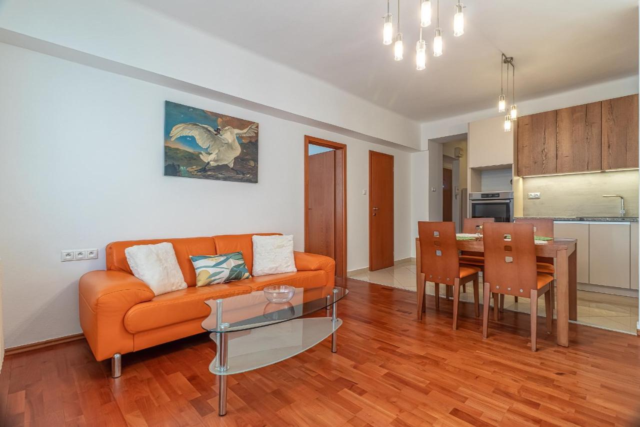 Cosy Flat Close To Apartment