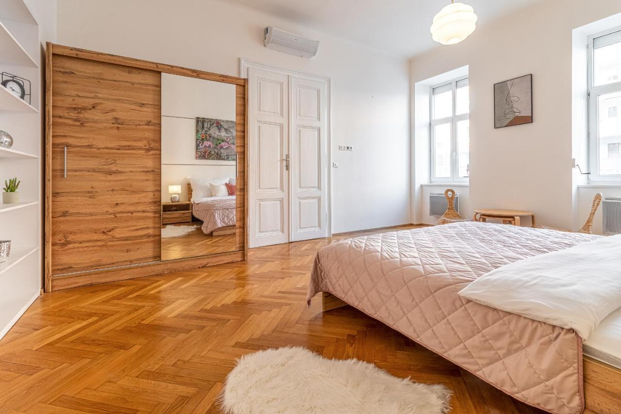 Stylish Luxury Flat In Old Town Apartmán