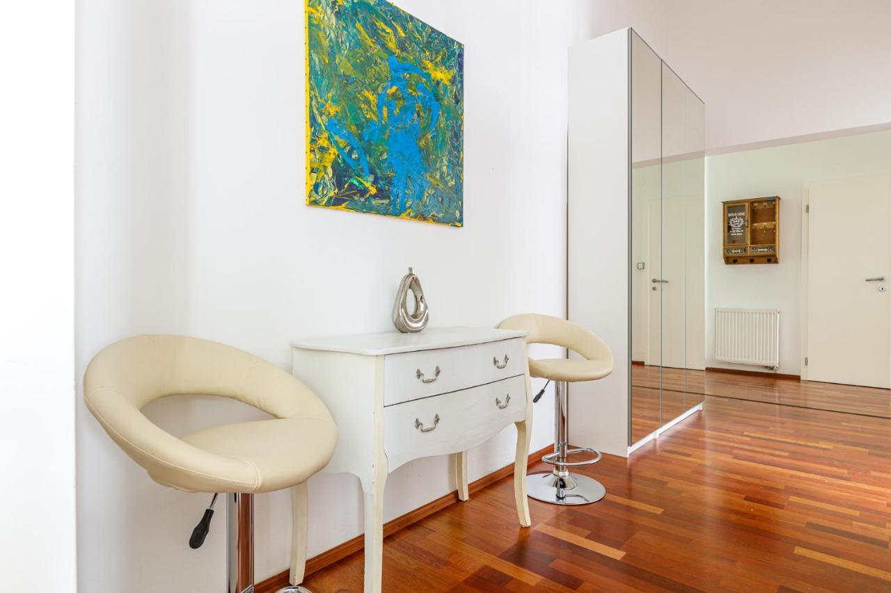Newly Renovated In The Old Town Apartment