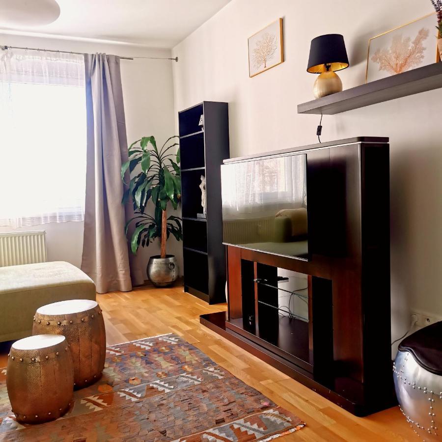 Cozyhome Retro Apartment *