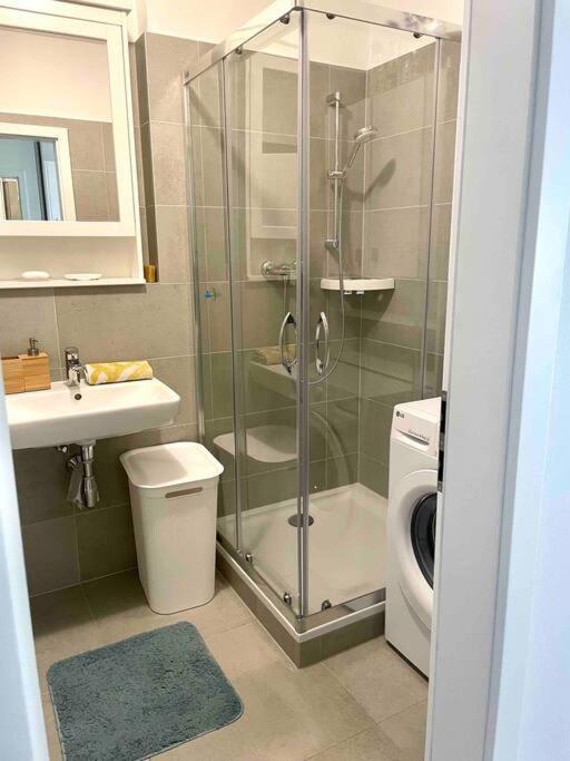 Great Location, Private Parking, New Bratislava