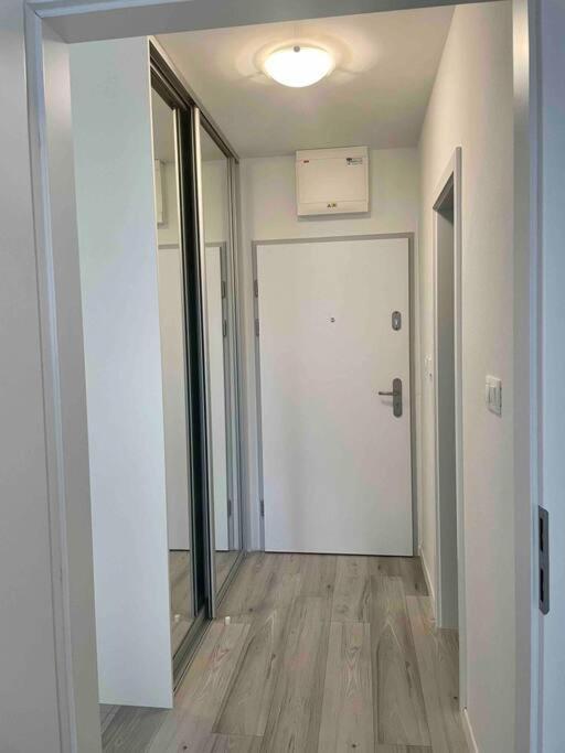 Apartment Great Location, Private Parking, New *