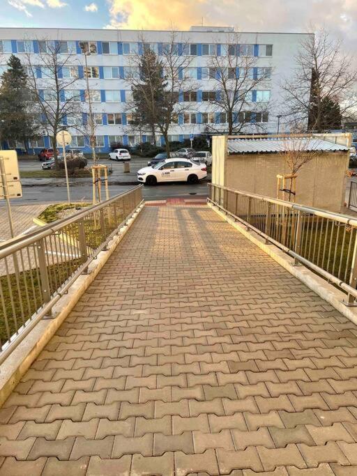 Great Location, Private Parking, New Apartment *