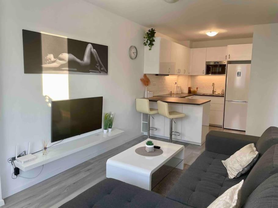 Great Location, Private Parking, New Bratislava