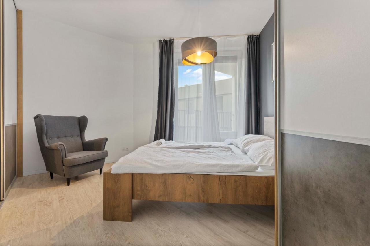 Apartment Lam Anthracite W Ac & Balcony *