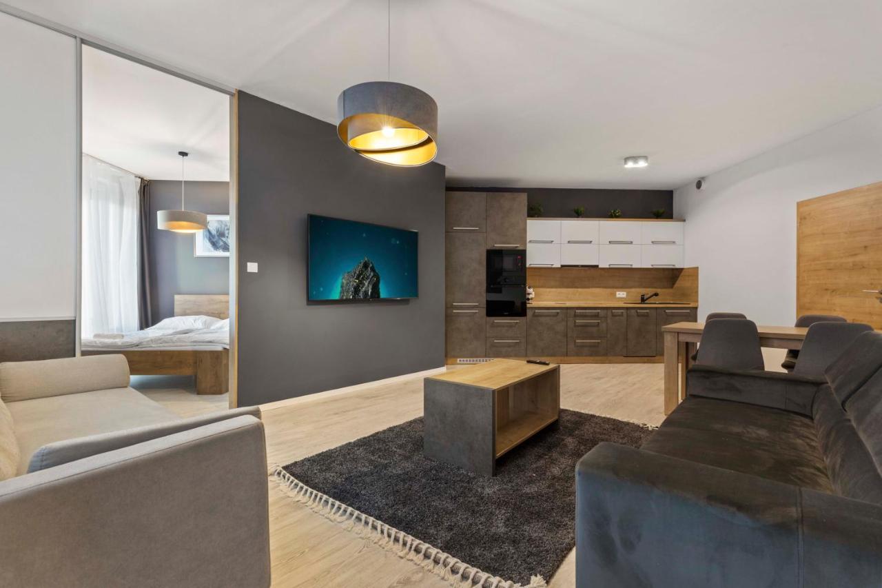Lam Anthracite W Ac & Balcony Apartment *
