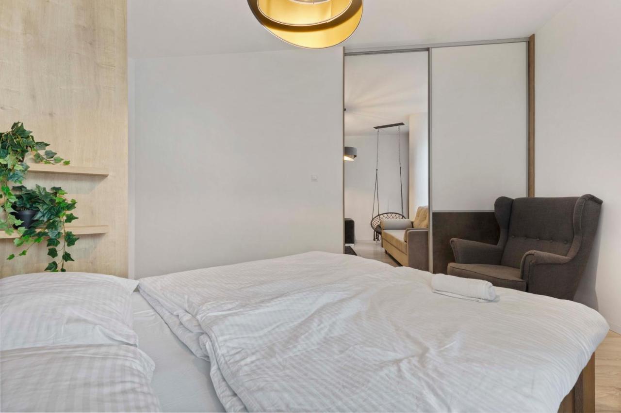 Lam Anthracite W Ac & Balcony Apartment Bratislava