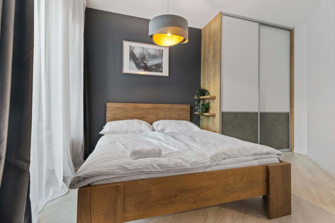 Lam Anthracite W Ac & Balcony Apartment *